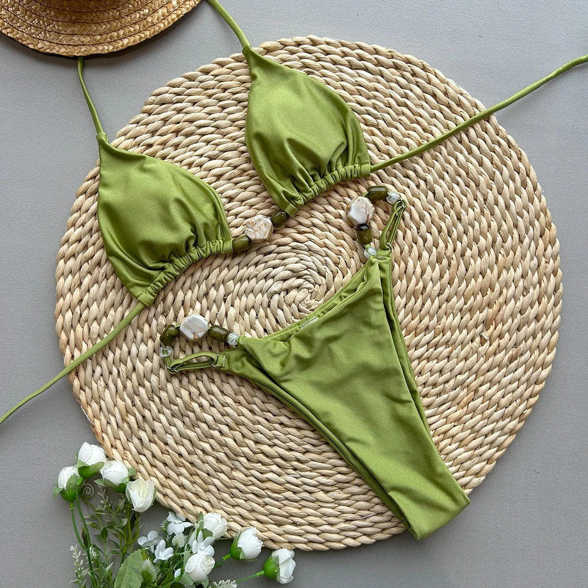 Bikini verde oliva con cuentas decorativas – Top triangular y braguita brasileña para mujer