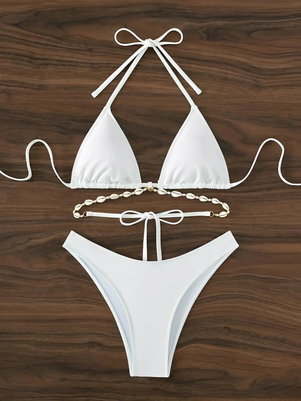 Bikini triangular con conchas – Traje de baño con top decorado y braguita ajustable