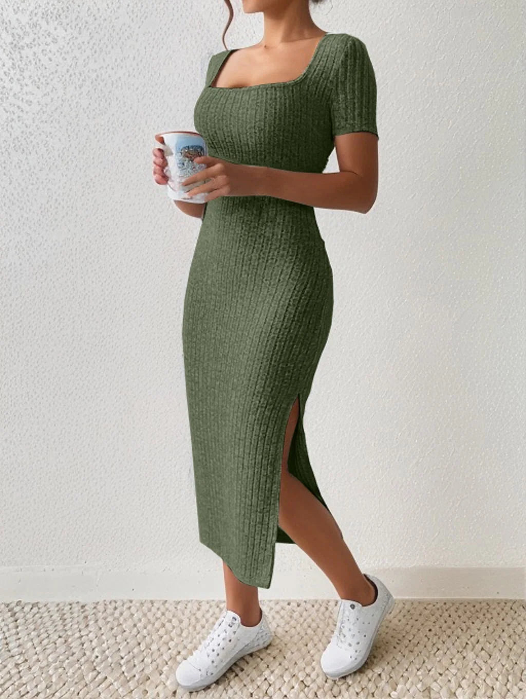 Vestido de verano – Cuello cuadrado, manga corta y abertura elegante de punto
